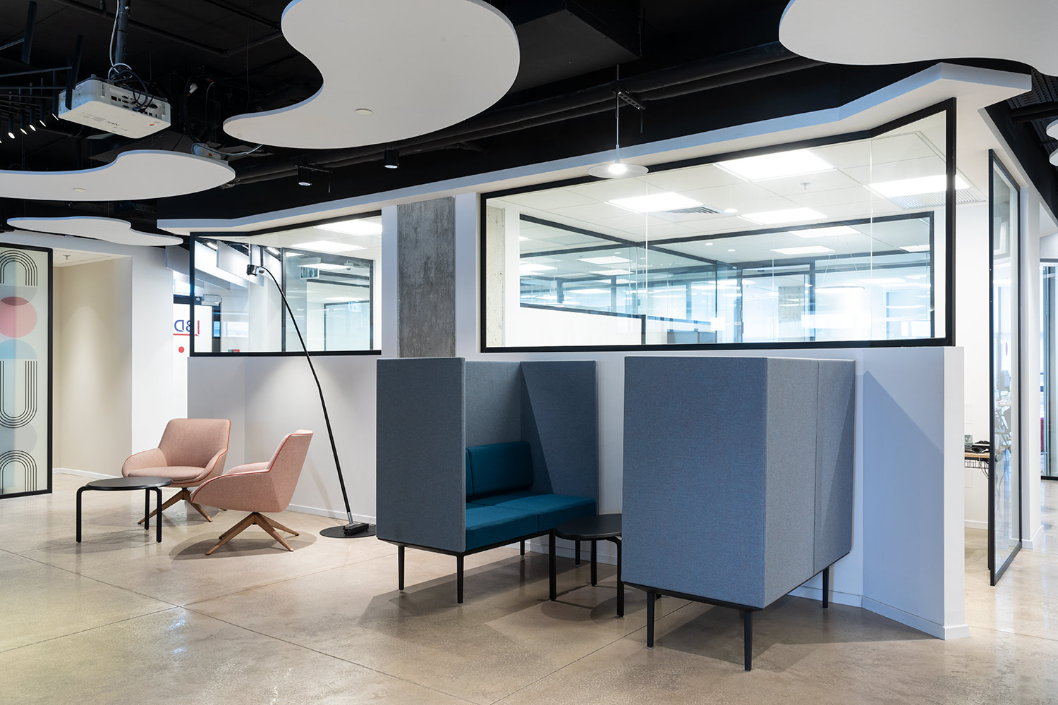 longo-both-actiucircle-low-table-pitari.jpg